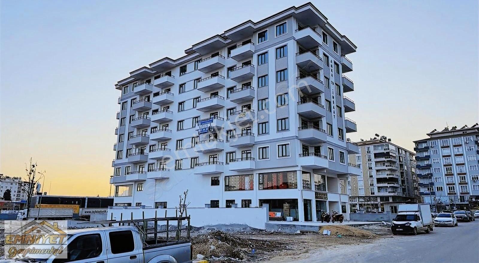 Kiralık Eski Hastane Yanında Sıfır 1+1 Eşyasız Balkonlu