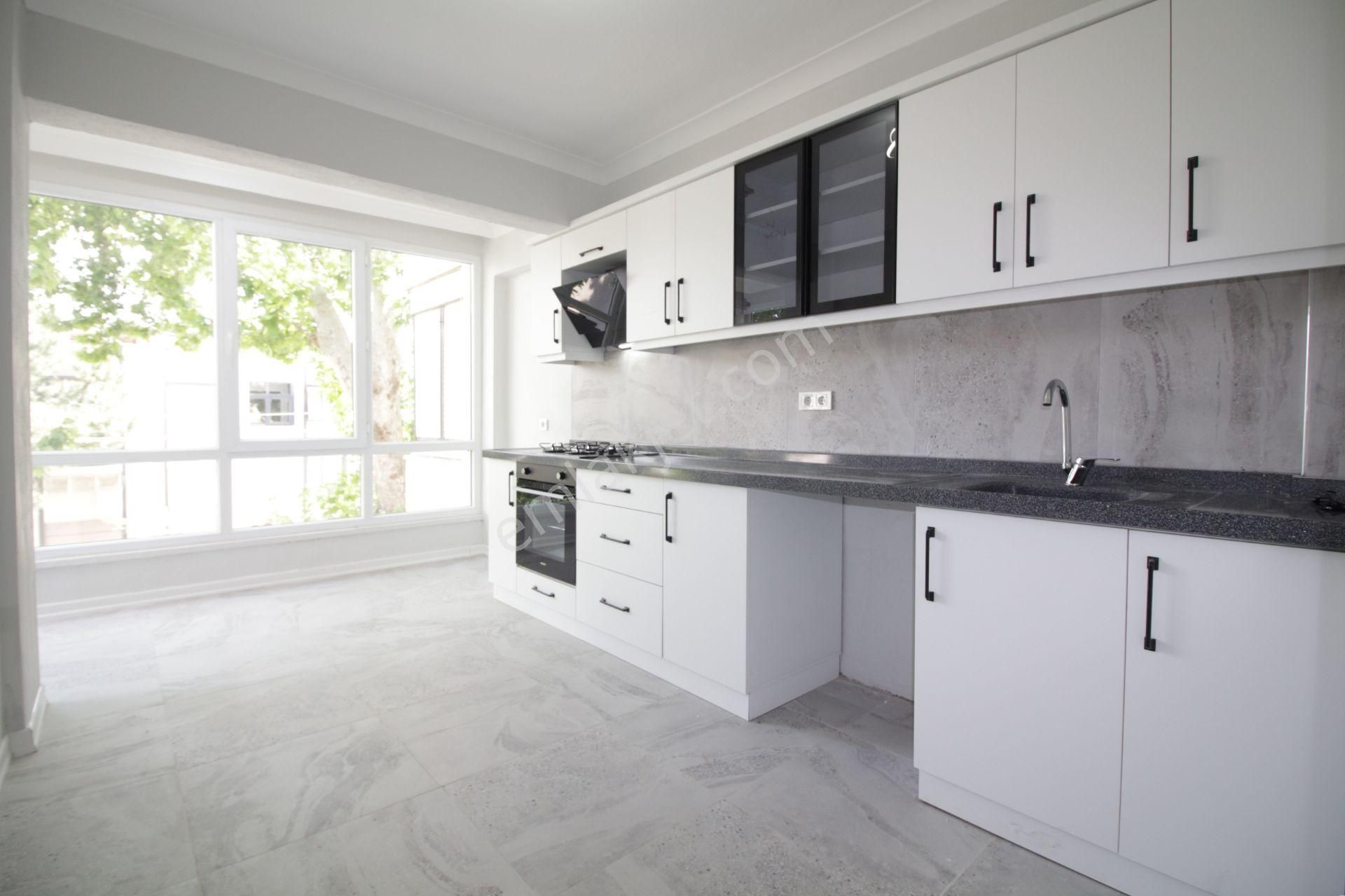 Akçayda Denize 200 Adım Ayrı Mutfaklı Full Yapılı Ön Cephe 2+1 Daire
