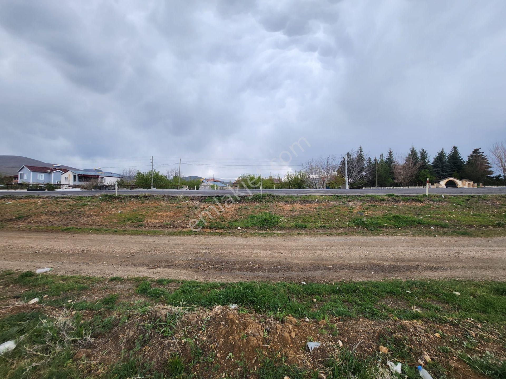 Cm Emlaktan, Sazlıca Aşağı Mahalle Adana Yolu Kenarı 768 M2 Satılık Arsa