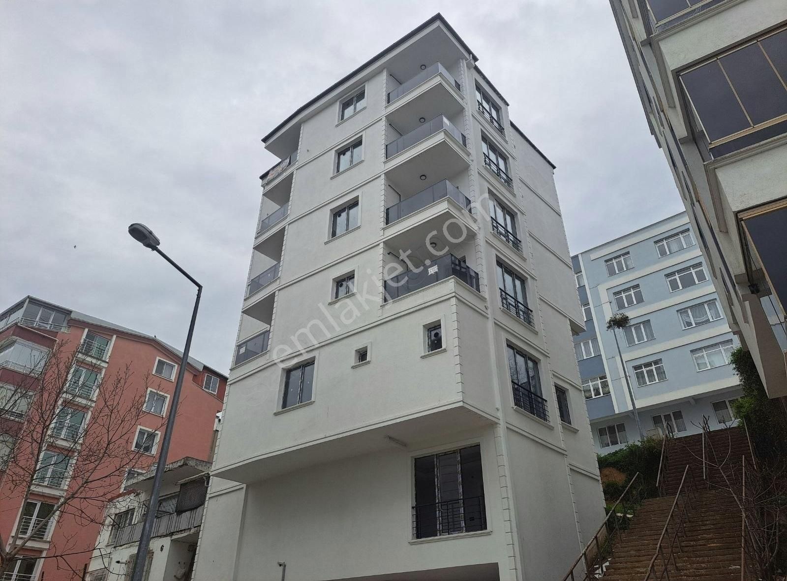 Karayollarında Deniz Ve Şehir Manzaralı Satılık 1+1