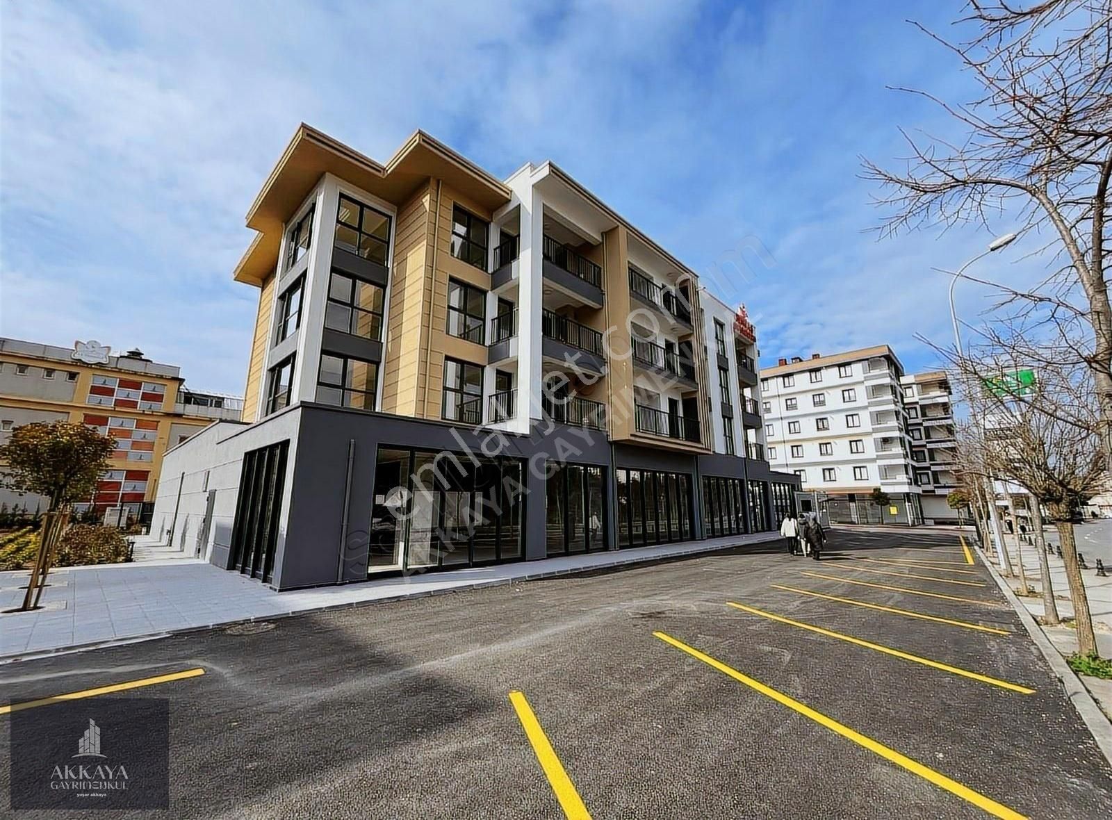 Sancaktepe Sevenler Caddesine Cephe Dükkan 65000