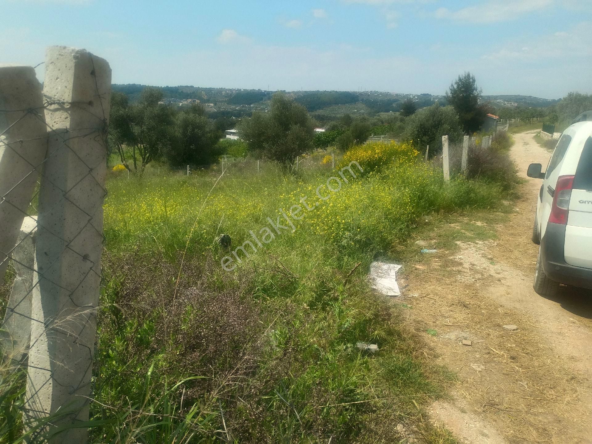 Demirci'de Satılık 1230 Metre Bahçe