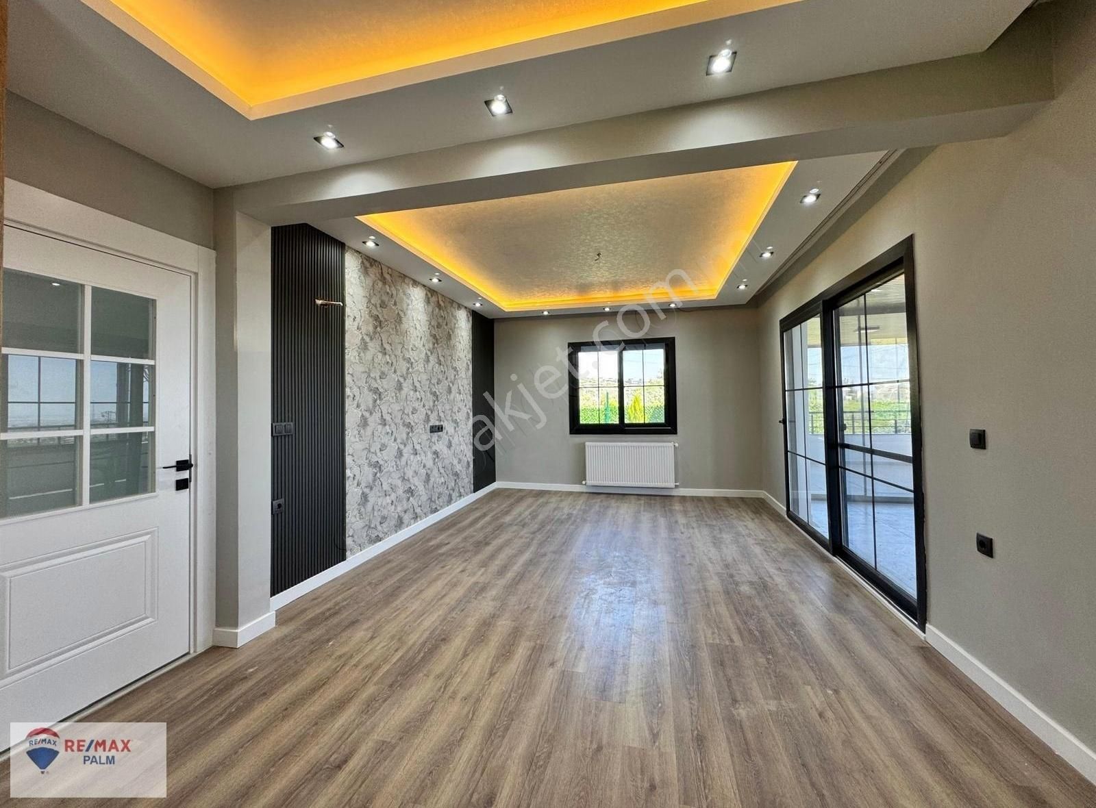 Remax Palm'den Çopurlu'da Muhteşem Manzaralı 5+2 Havuzlu Villa