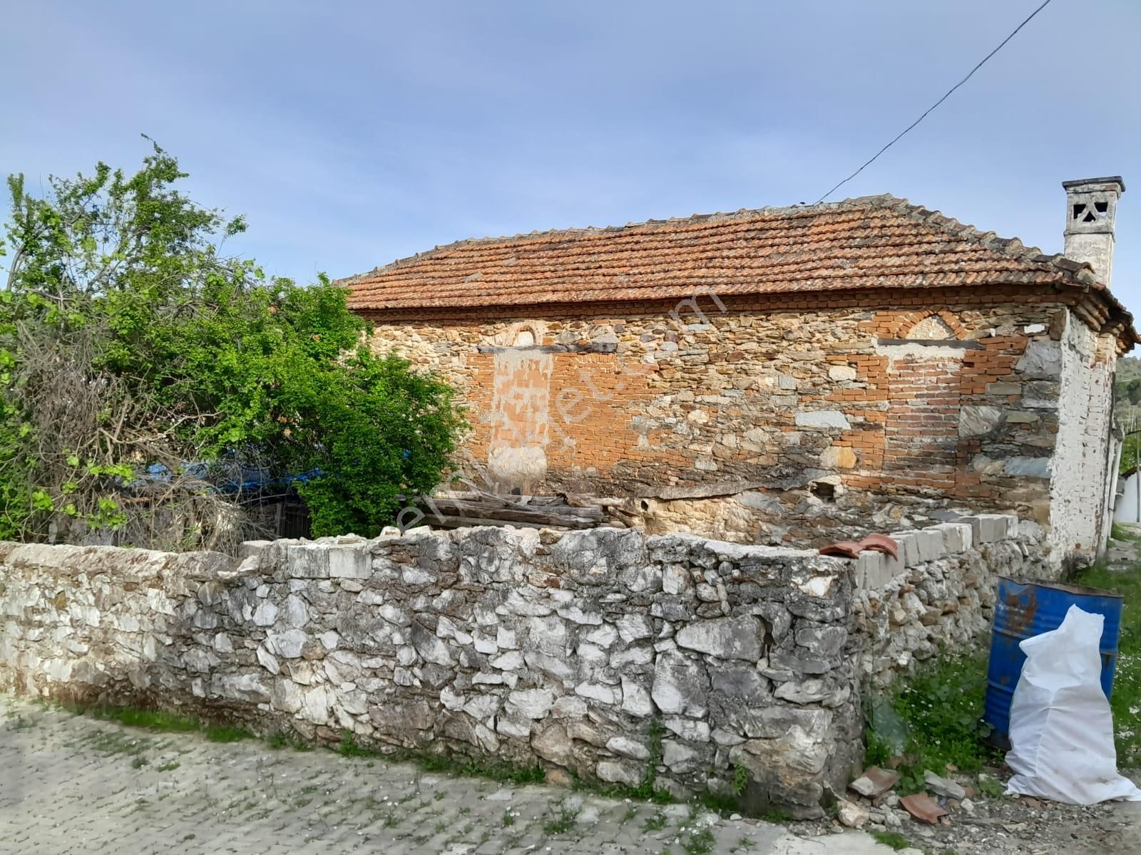 Muğla Milas Eğridere Mah.de Suat Yaşar Emlak Tan Satılık Kargir Ev Ve Arsası Taş Ev