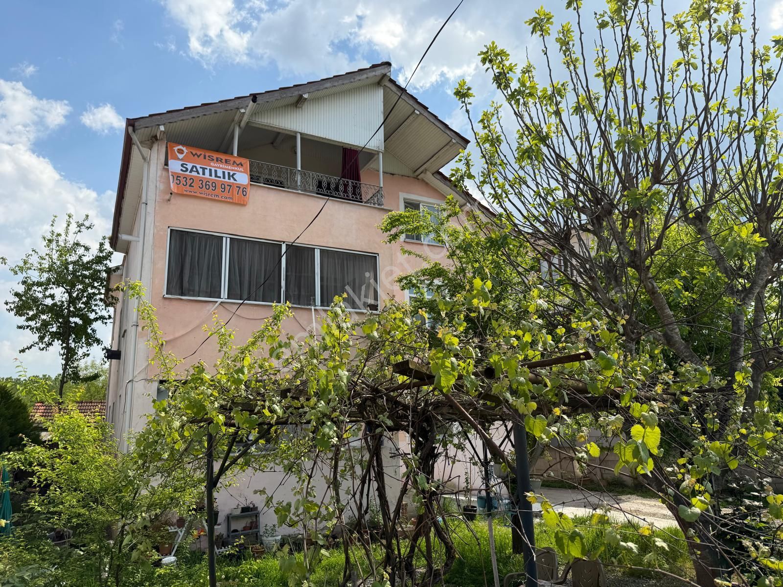 Darıcı Mahallesinde Satılık! 3 Katlı,bahçeli 440m2 Müstakil Bina