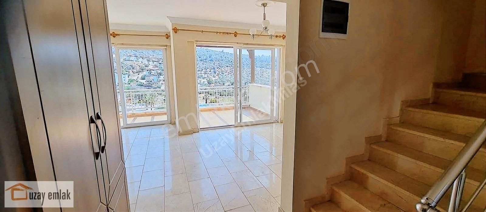 Kıyıkışlacık'da Site İçerisinde Havuzlu Villa - Görsel 2