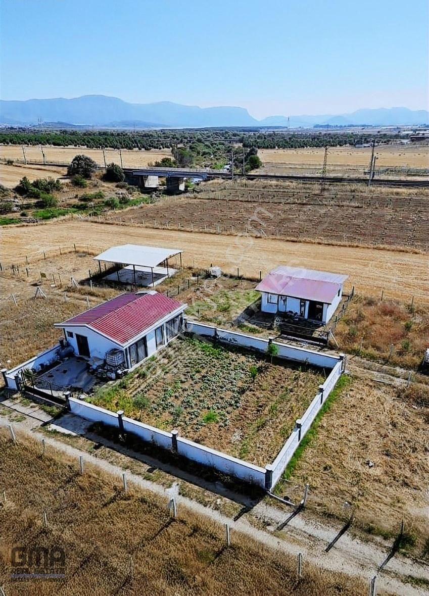 Menderes Develi İzban Yanında 325 M2 Arsa Ve 2+1 Ev