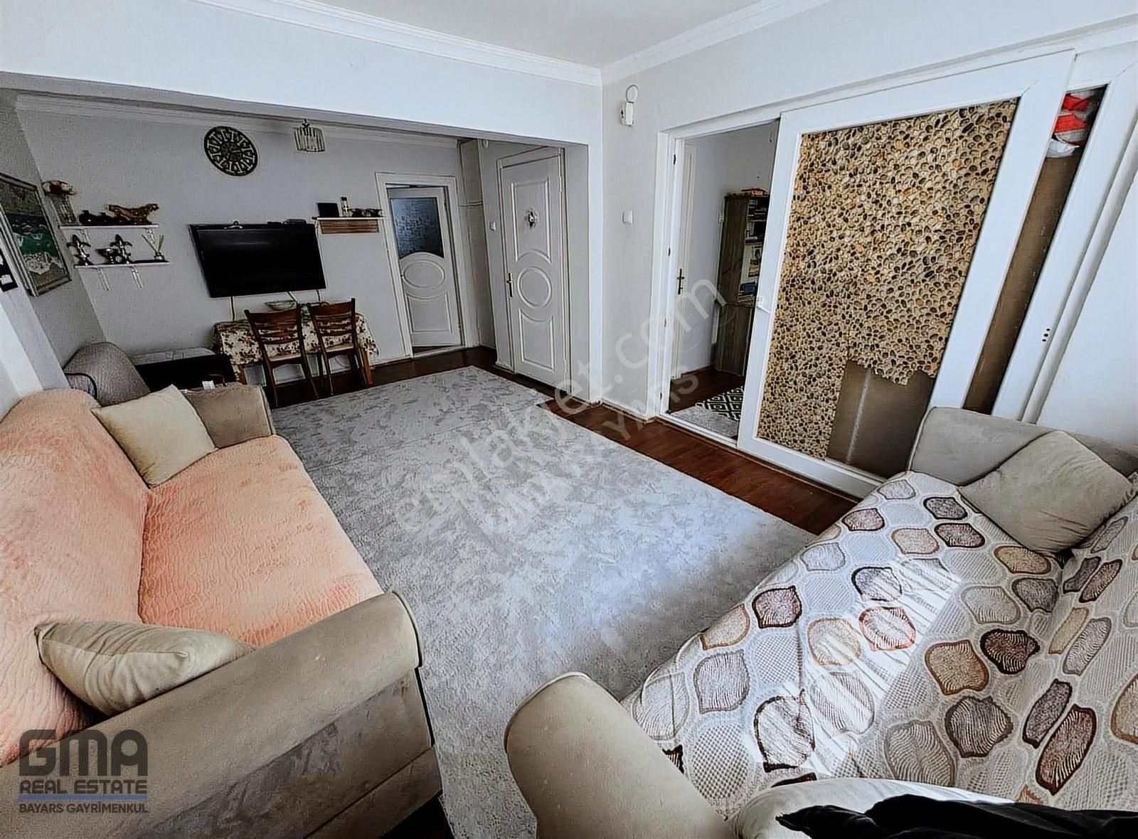 Eşrefpaşa Merkez Cami Yanı Cadde Yakını Acil Satılık 2+1 Daire