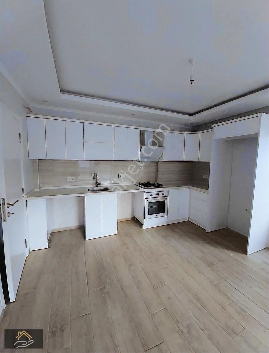 Karlık Gayrimenkulden Havuzlu Sitede Satılık 2+1 Daire