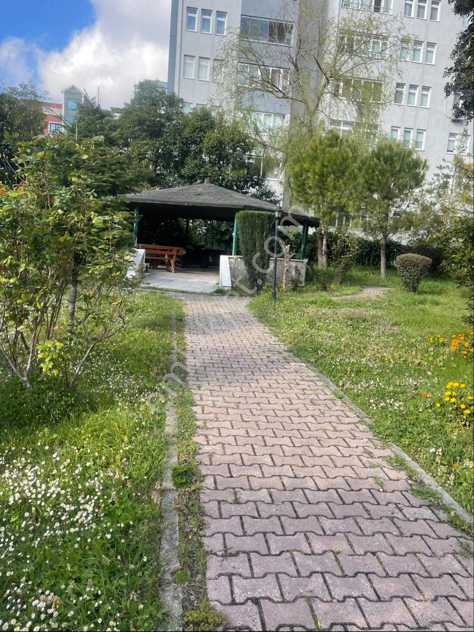 Metrobüse 7dk Yürüme Mesafesinde Satılık 3+1 Daire
