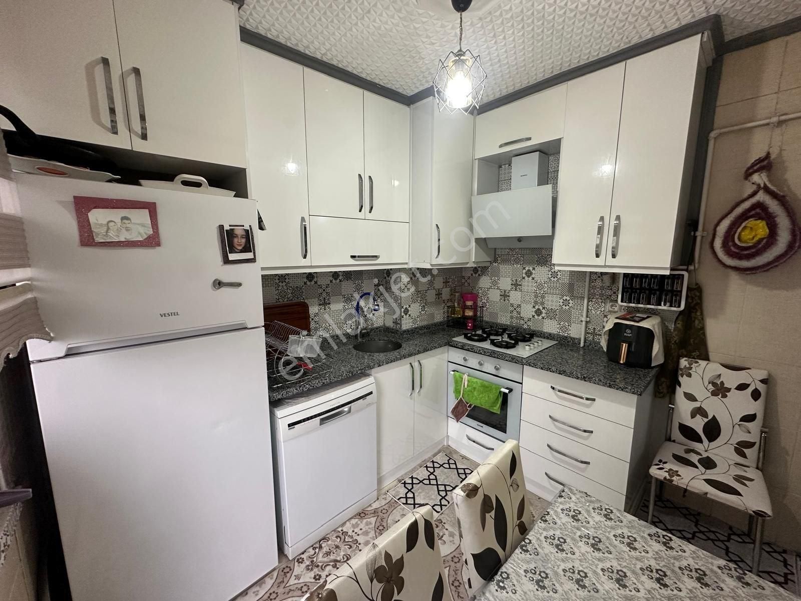 Topraklık Mahallesi Antalya Yolunda Ön Cephe Bakımlı Geniş 2+1 Daire