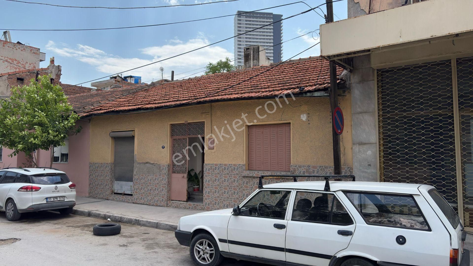 Konak Kemer İzban İstasyonu Arkasında Muazzam Konum Müstakil Bahçeli Ev