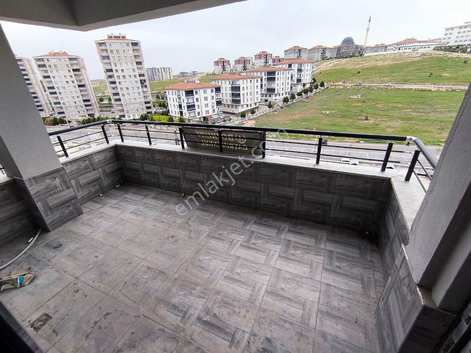 Beykent'te Satılık 2+1 Sıfır Ara Kat Ön Cephe Manzaralı