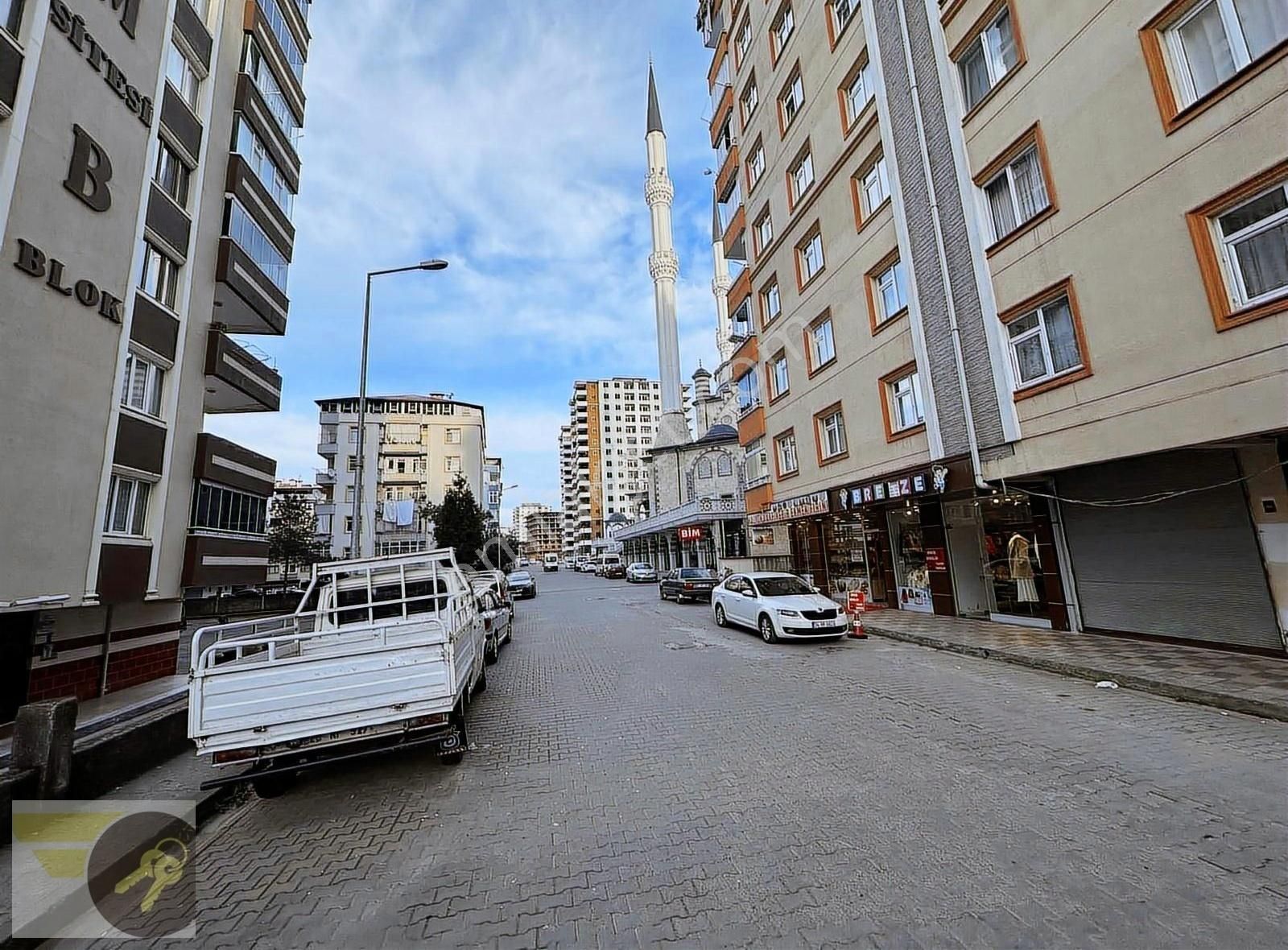 *of Gayrimenkul* İlçe Merkezi Konumda Kiralık 155m2 3+1 Daire