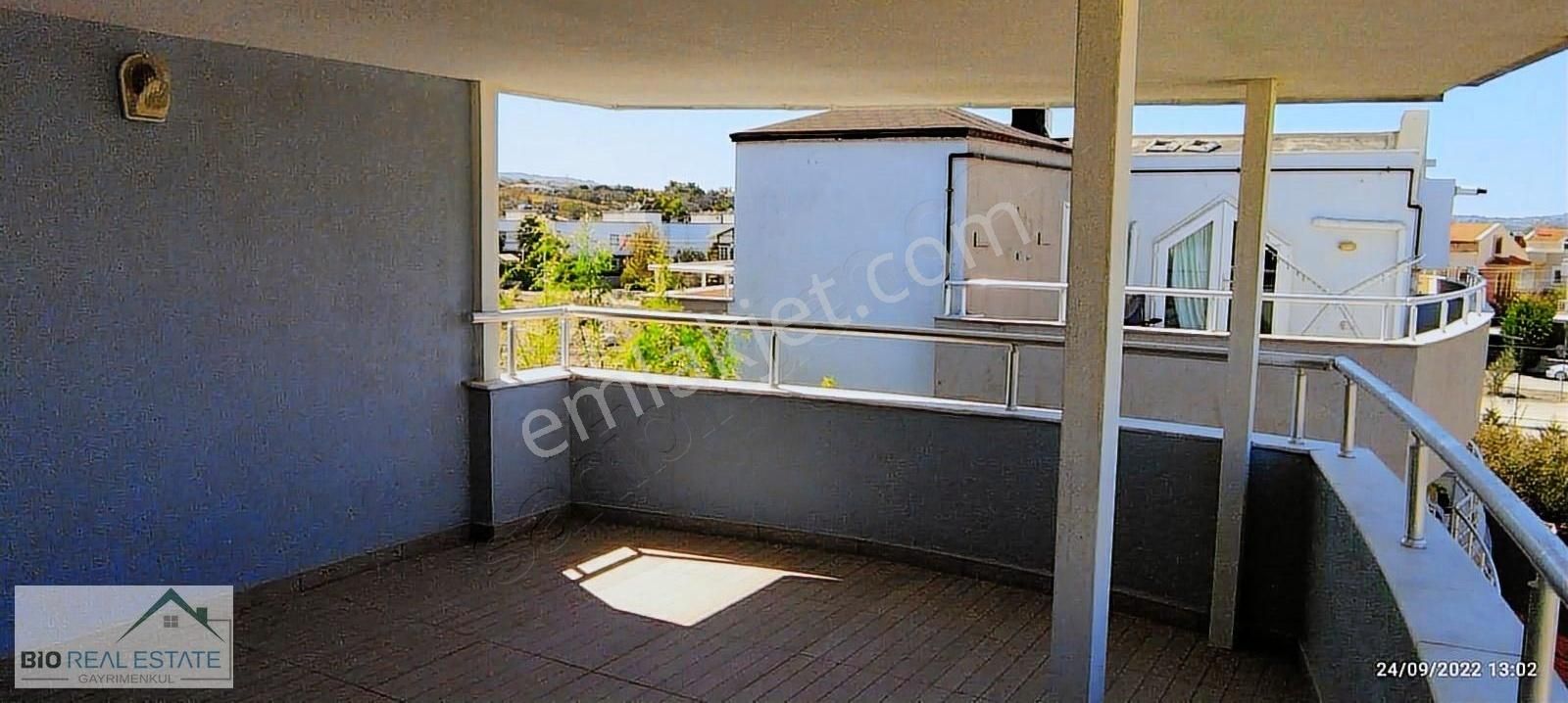 İzmir Urla Atatürk Mahallesi Denize 70 Metre Satılık 3+1 Villa