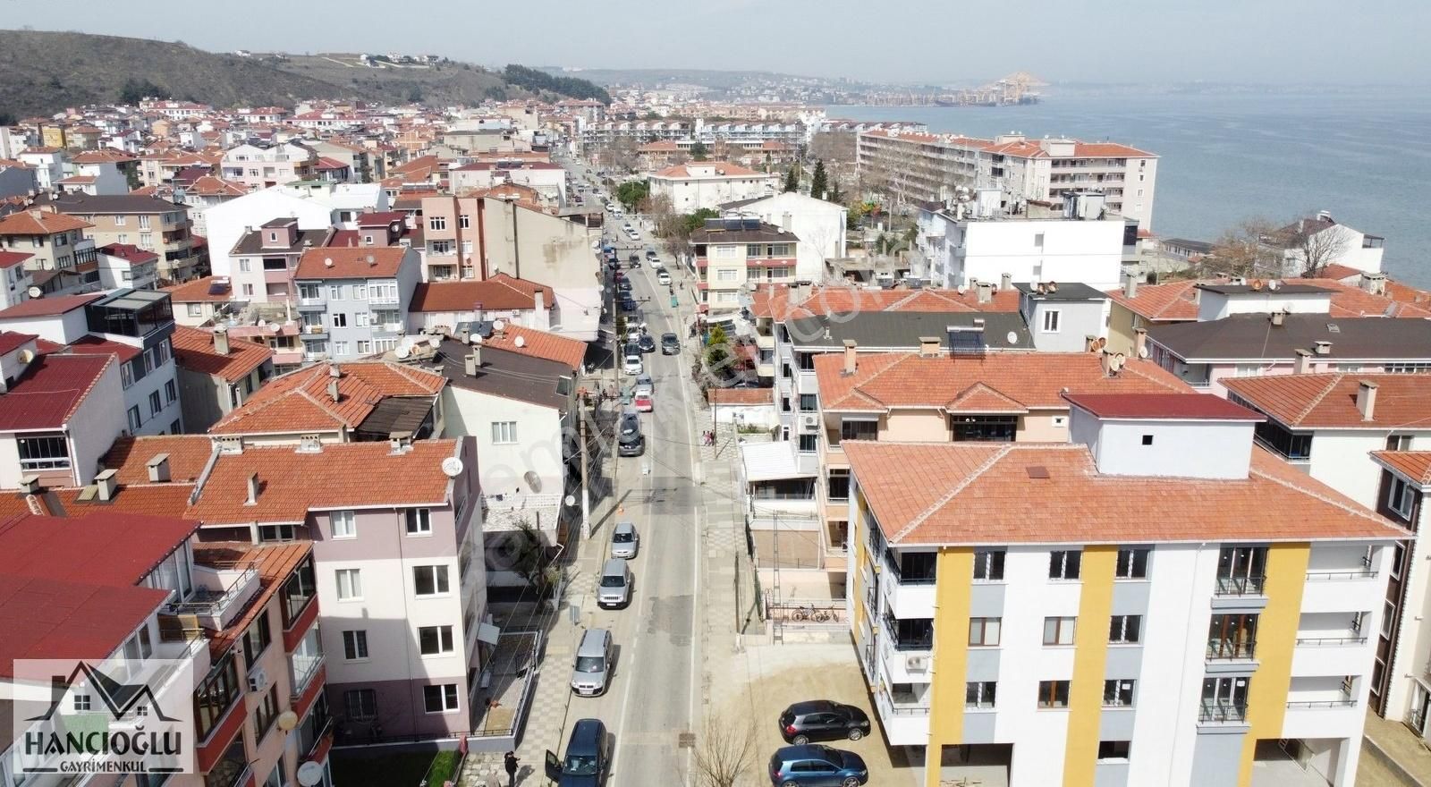 Hancıoğlu'ndan Kumbağ'da 2+1 Cadde Üzeri Satılık Daire