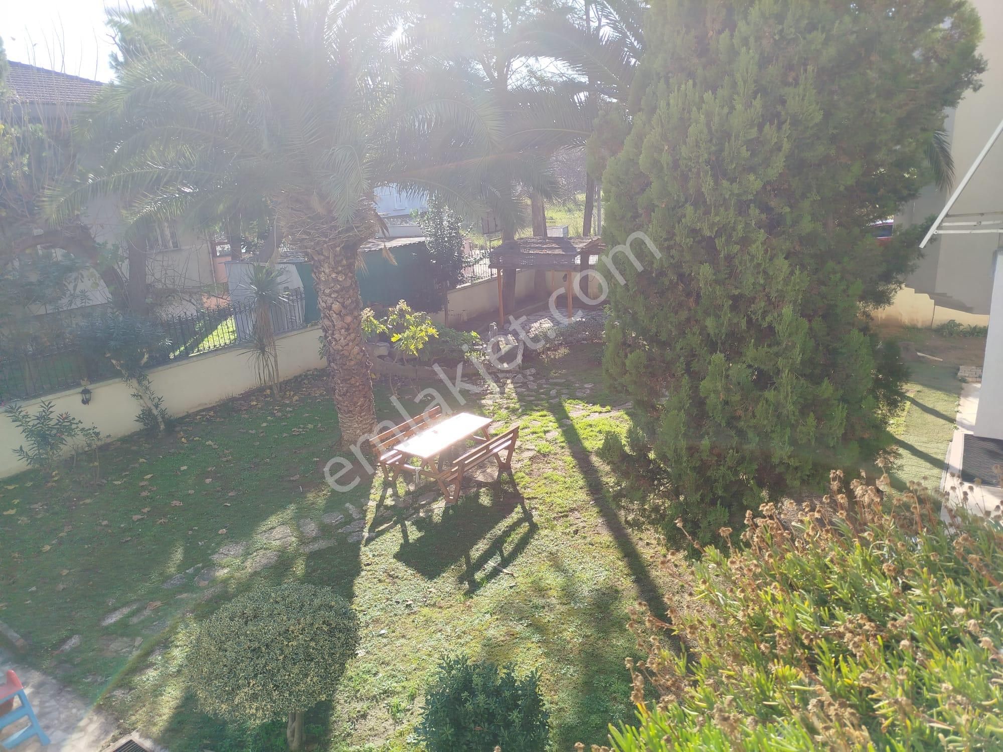 Florya Şenlikköy'de Villa Çamlı Yayla 4+1 Kiralık Daire