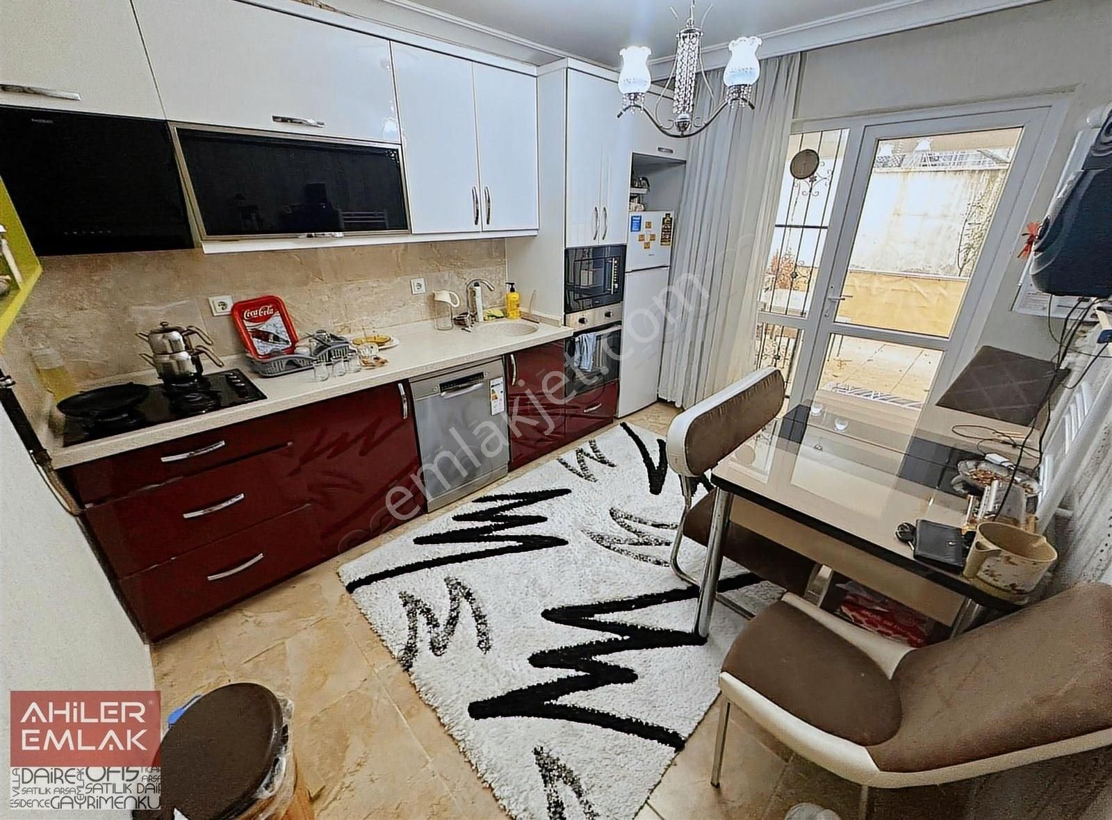 Teras Balkonlu Salon Bağımsız Ebeveyn Banyolu Fırsat Daire.