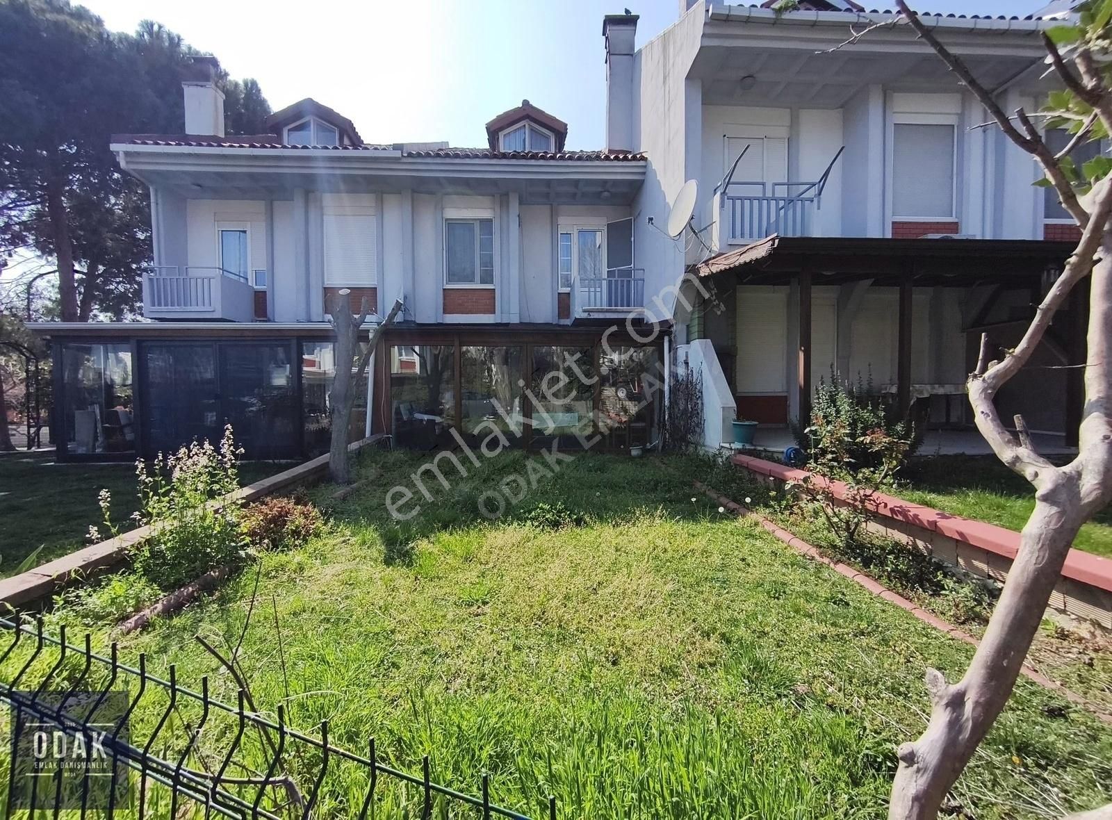 Odak'tan Marmara Uyumkent Sitesinde Yıllık Kiralık Villa