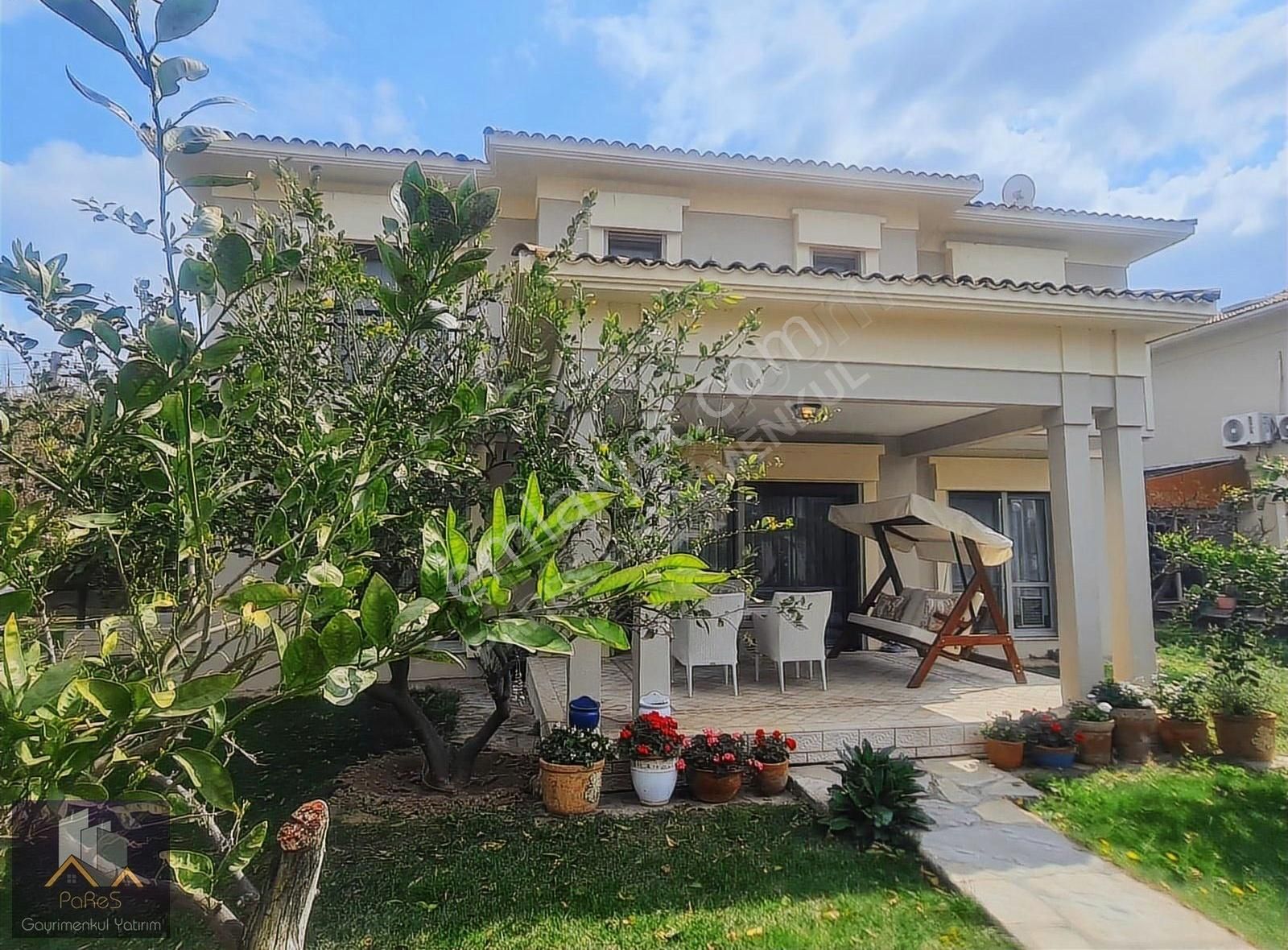 Balçova İnciraltı Özdilek Avm Yakını Havuzlu Site İçi 4+2 Villa