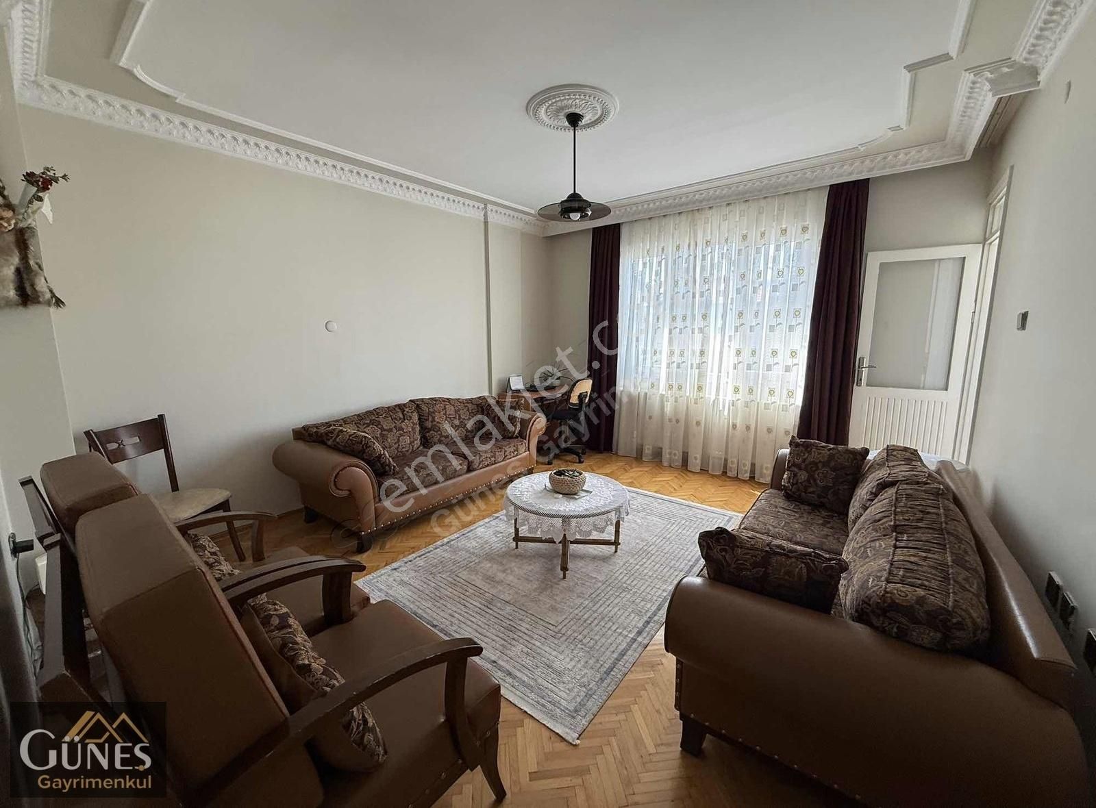 Güneş'ten Cadde Üzeri Merkezi Konum 3+1 140 M2 Satılık Daire