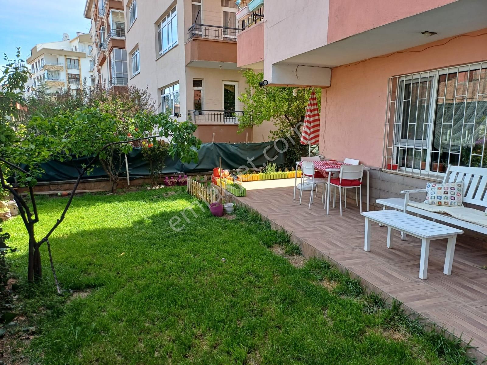 Bağlar Caddesinde Kombili Kot 1 De İçi Full Yapılı 110 M2 3+1 Bahçe Katı Satılık Daire