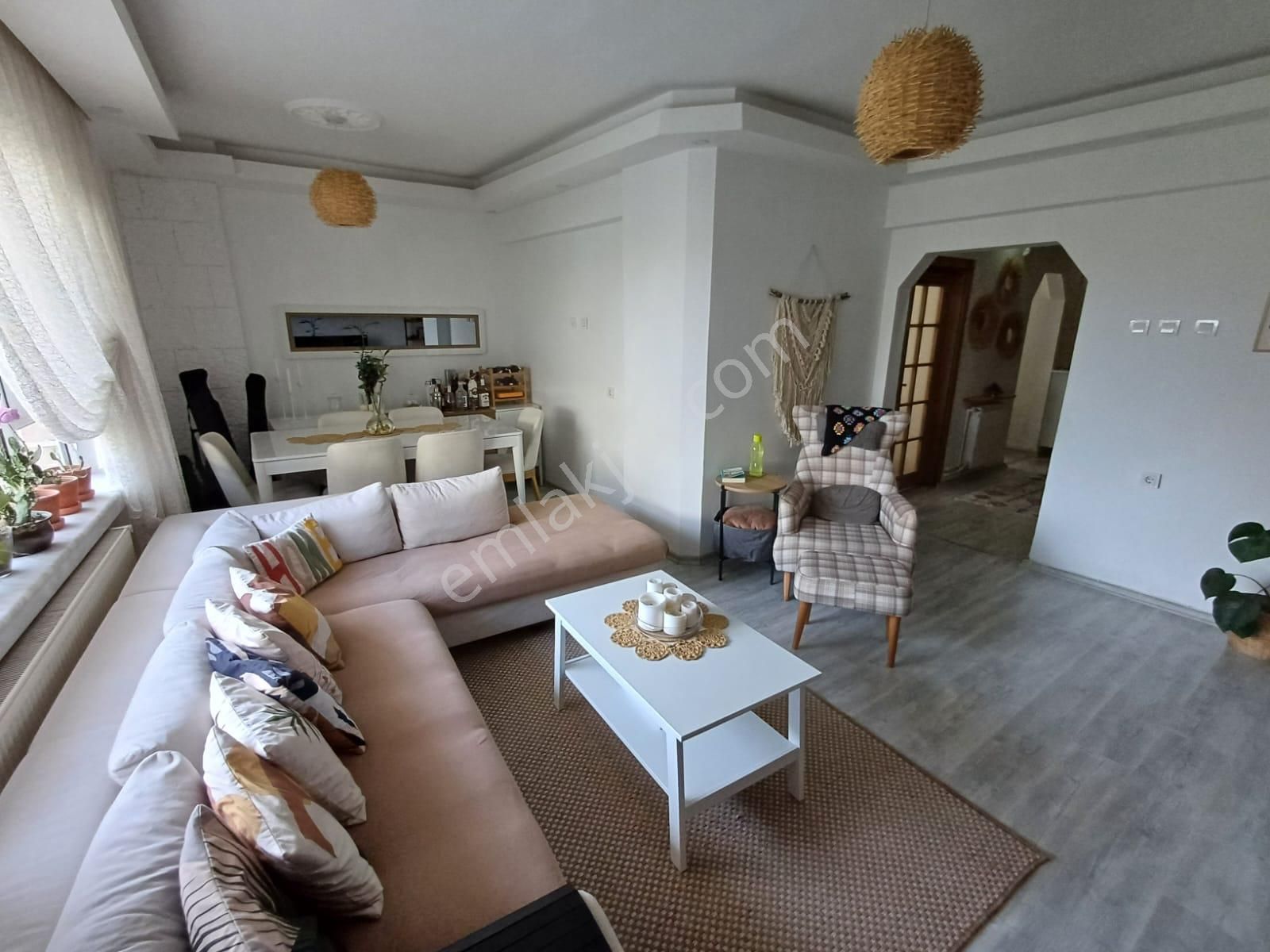 Bağlar Caddesinde Kombili Kot 1 De İçi Full Yapılı 110 M2 3+1 Bahçe Katı Satılık Daire