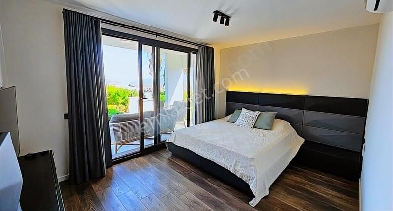 Bodrum Yalıkavak'ta Satılık Deniz Manzaralı Özel Plajlı Villa - Görsel 17