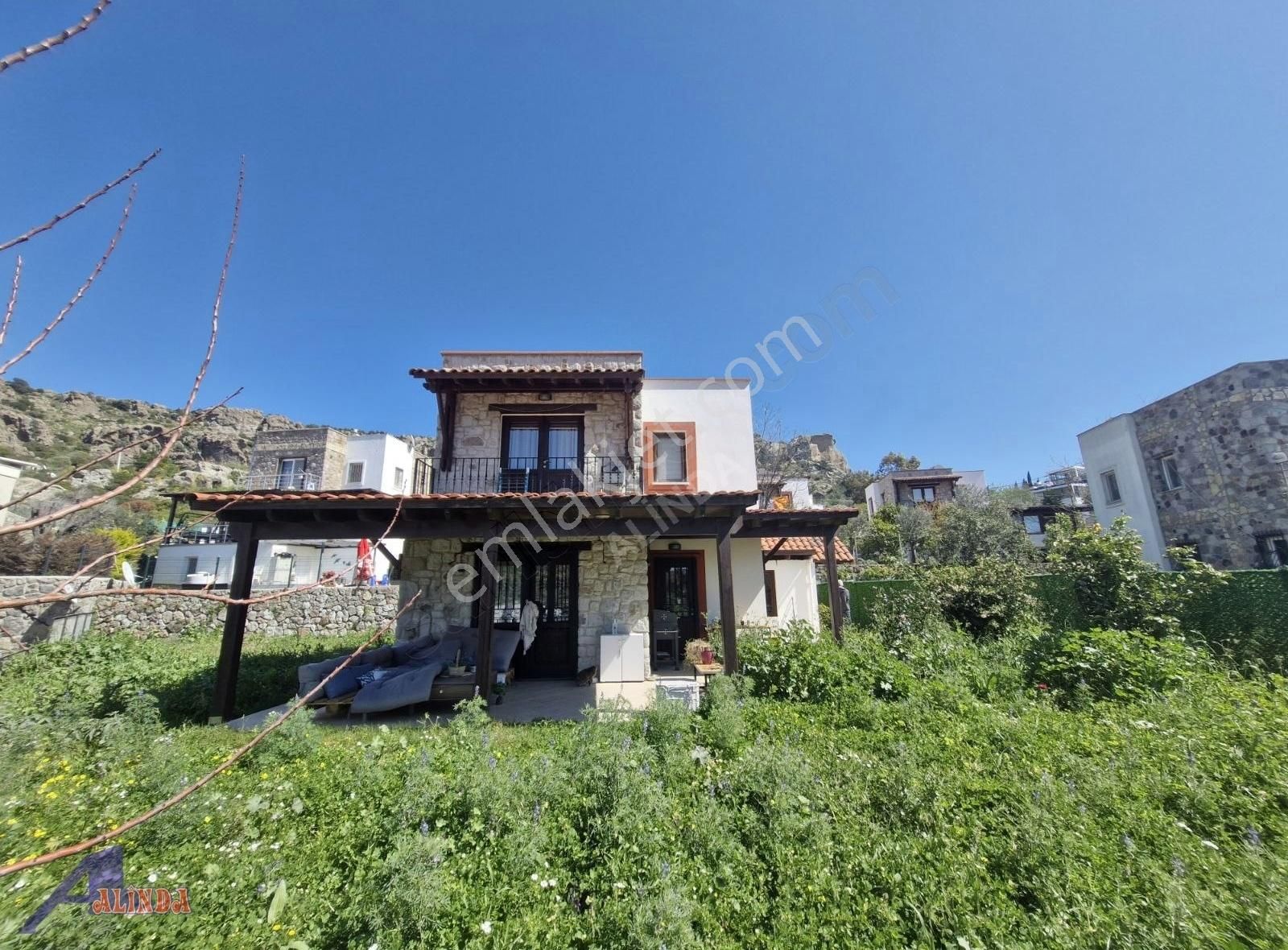 Gündoğan Merkez'de Müstakil Bahçeli 4+1 Yıllık Kiralık Villa