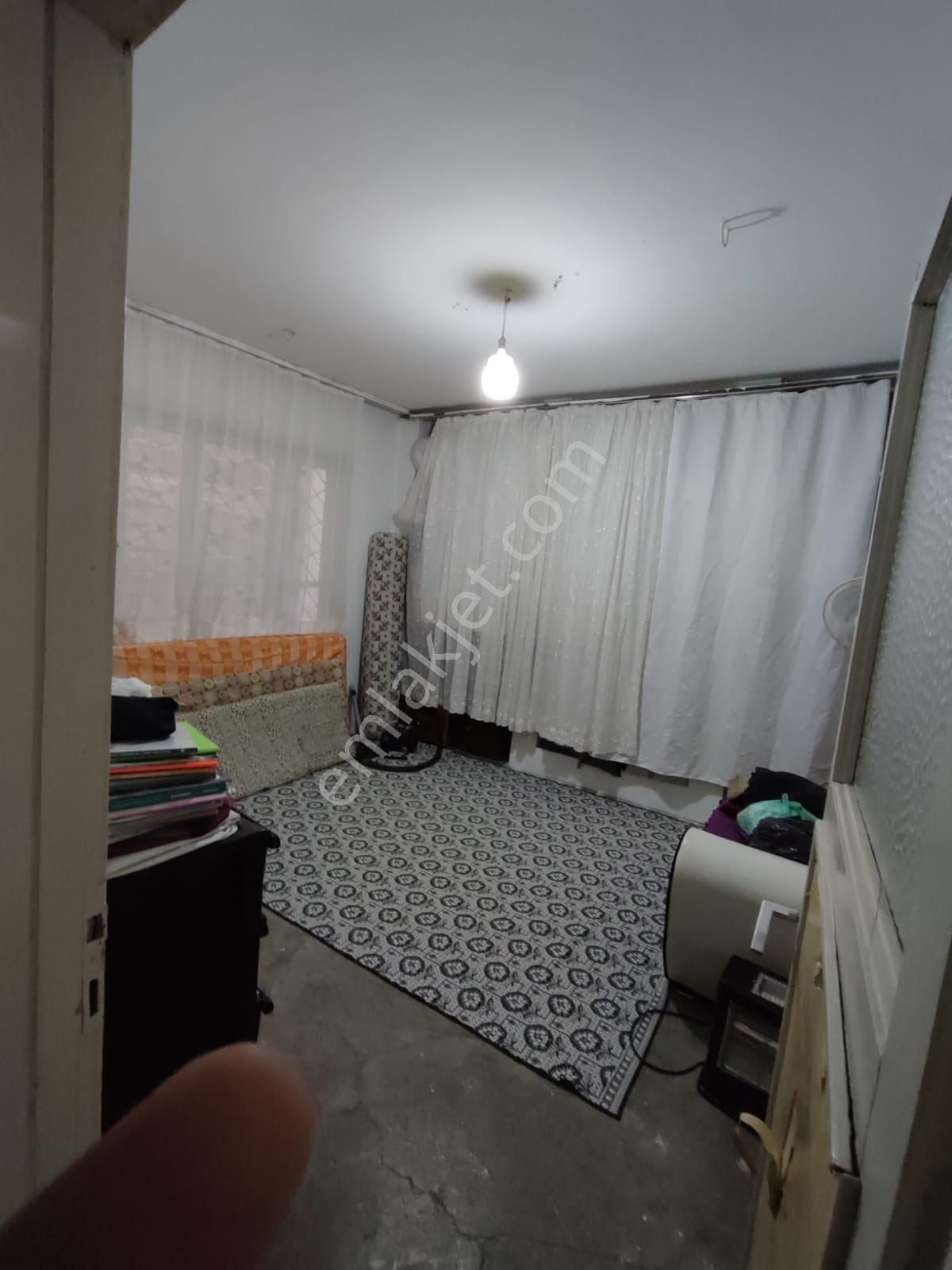 Cumhuriyet De 110m 2 Kat Ve 1 Garaj, 3 Er Odalı, Doğalgazlı Ev - Görsel 15