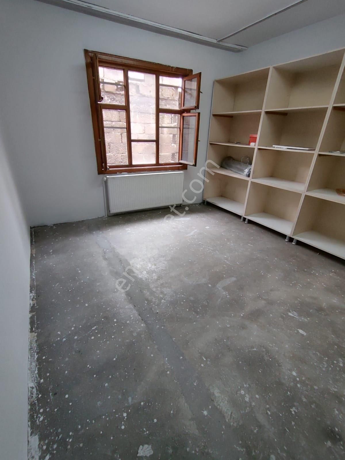 Cumhuriyet De 110m 2 Kat Ve 1 Garaj, 3 Er Odalı, Doğalgazlı Ev - Görsel 4