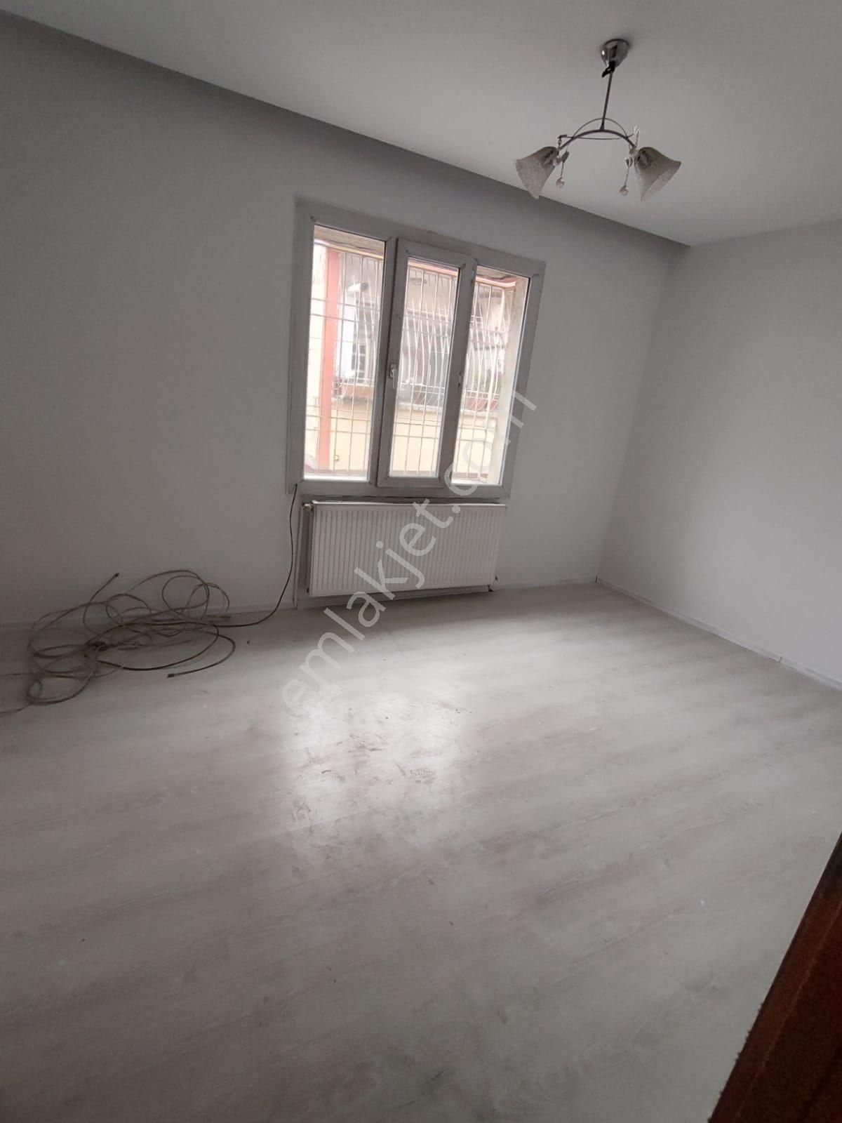 Cumhuriyet De 110m 2 Kat Ve 1 Garaj, 3 Er Odalı, Doğalgazlı Ev - Görsel 12