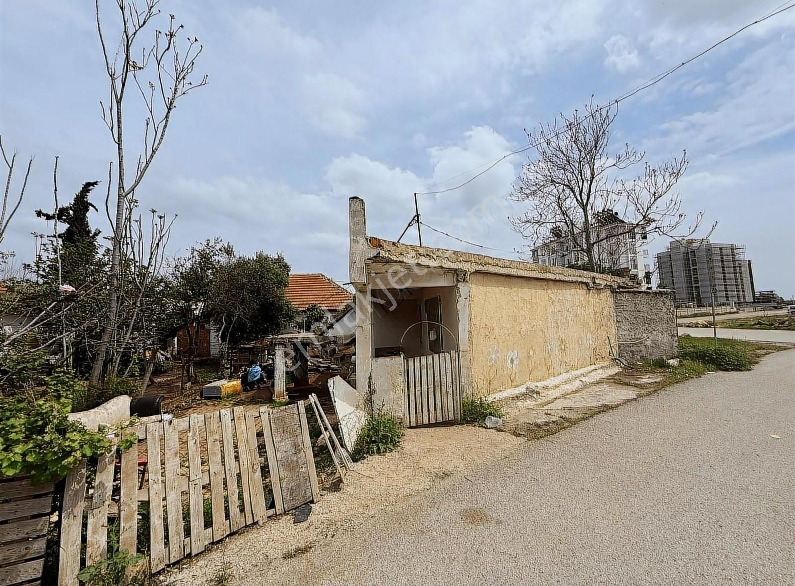 Antalya Baraj Mahallesinde Satılık Arsa