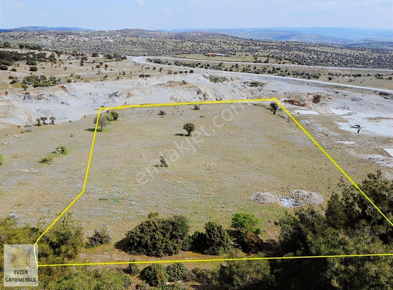 Çanakkale Ezine Aladağ Köyü'nde 16.300 M2 Tarla