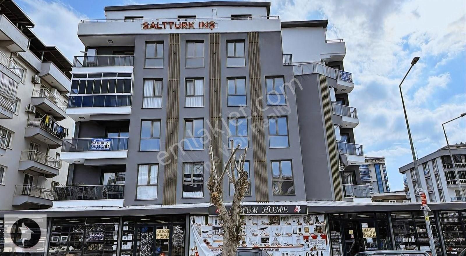 Menemen Uğur Mumcuda Ana Cadde Üzeri Satılık 2+1 Daire