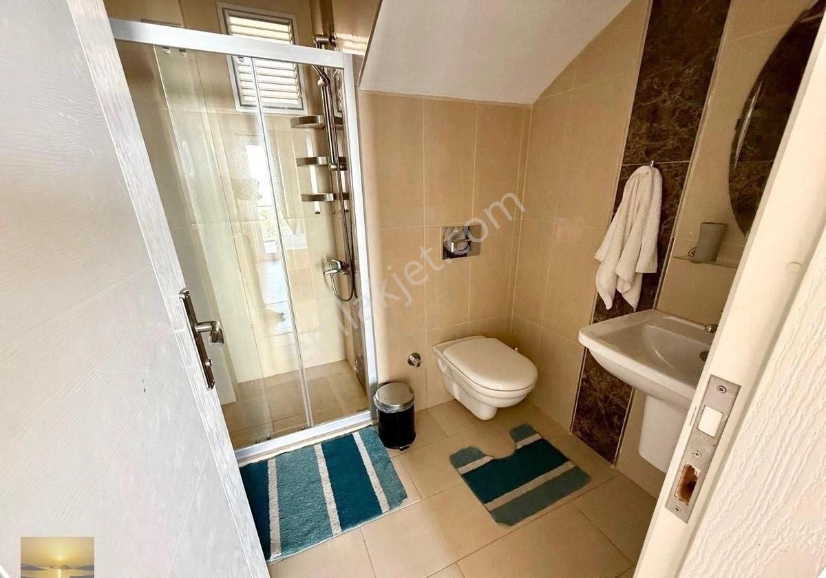 Denize Sıfır Sitede Müstakil Bahçeli Özel Havuzlu Ev - Görsel 25