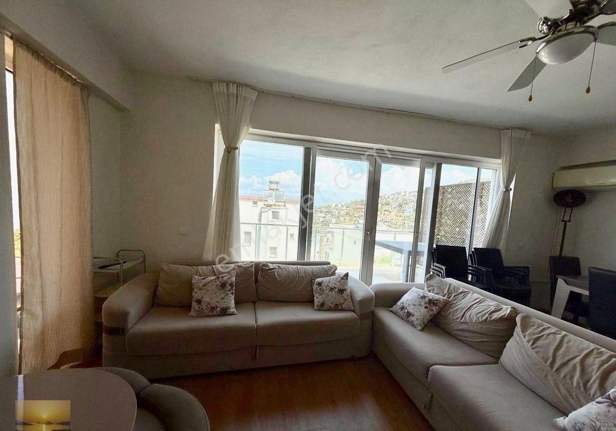 Denize Sıfır Sitede Müstakil Bahçeli Özel Havuzlu Ev - Görsel 24