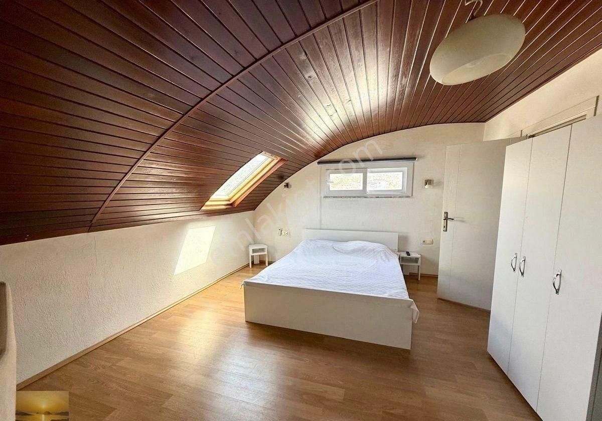 Denize Sıfır Sitede Müstakil Bahçeli Özel Havuzlu Ev - Görsel 17