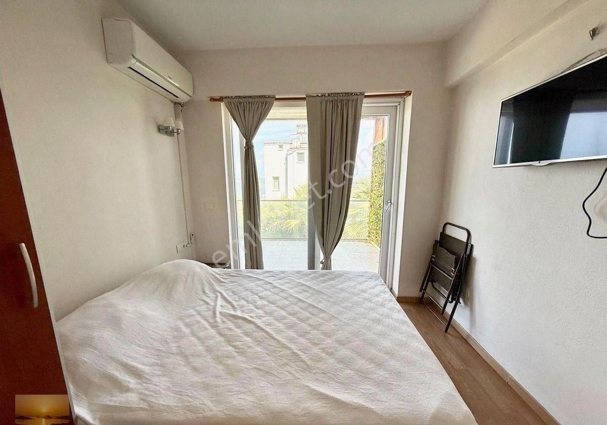 Denize Sıfır Sitede Müstakil Bahçeli Özel Havuzlu Ev - Görsel 28