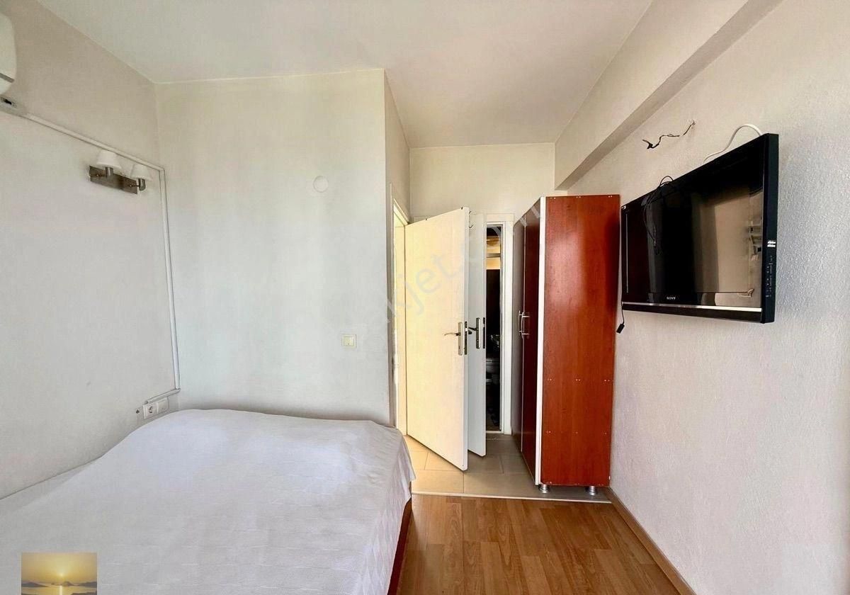 Denize Sıfır Sitede Müstakil Bahçeli Özel Havuzlu Ev - Görsel 21