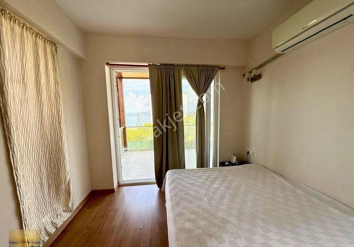 Denize Sıfır Sitede Müstakil Bahçeli Özel Havuzlu Ev - Görsel 27