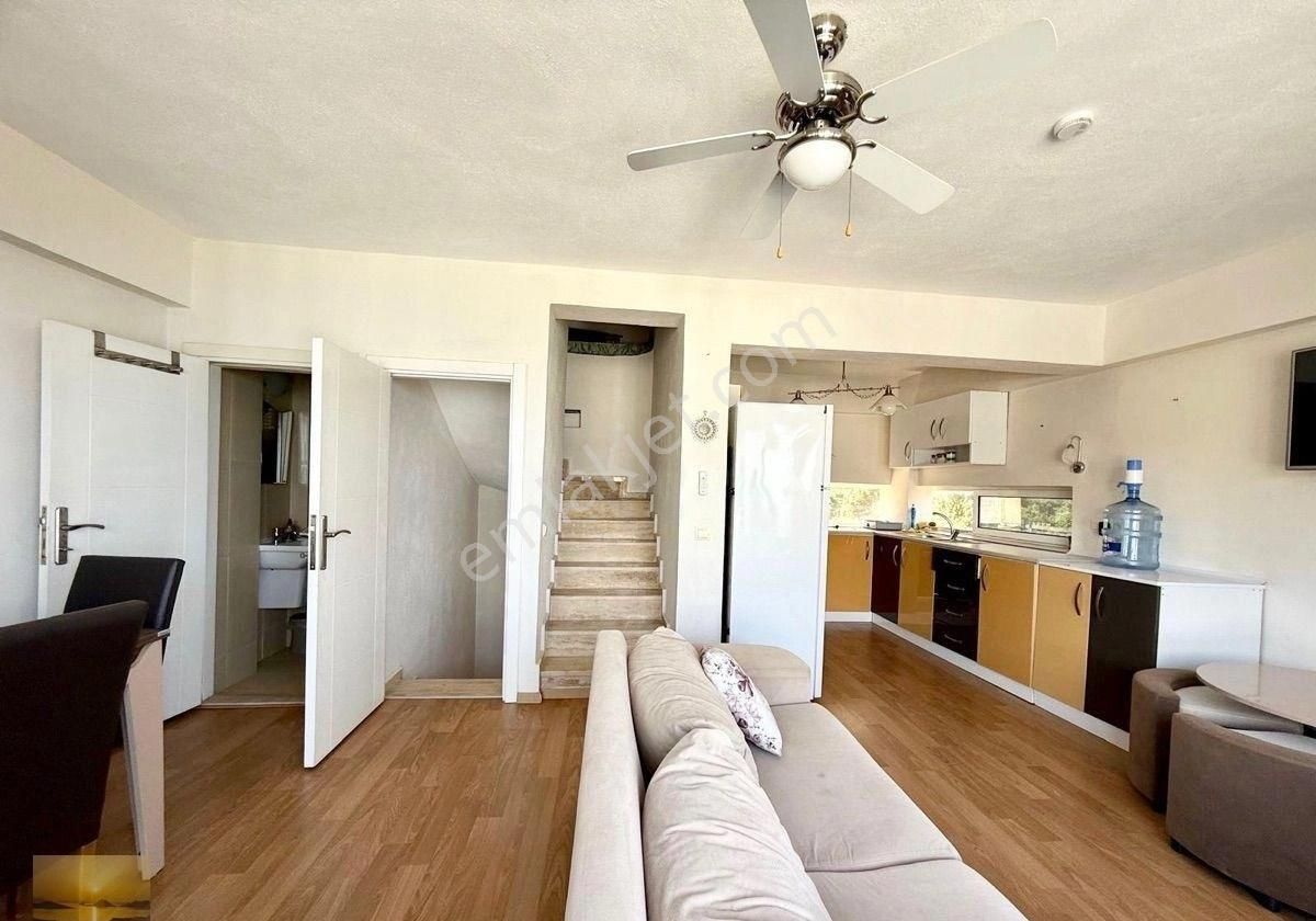 Denize Sıfır Sitede Müstakil Bahçeli Özel Havuzlu Ev - Görsel 3