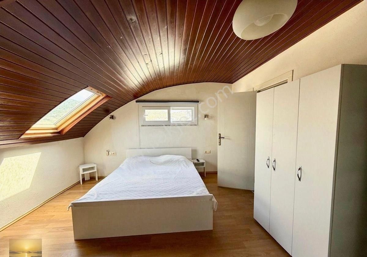 Denize Sıfır Sitede Müstakil Bahçeli Özel Havuzlu Ev - Görsel 4