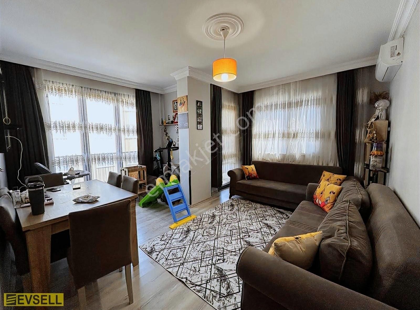 Evsellden Sarıgazi Meclis Mahallesi Nde Satılık 2+1 Daire