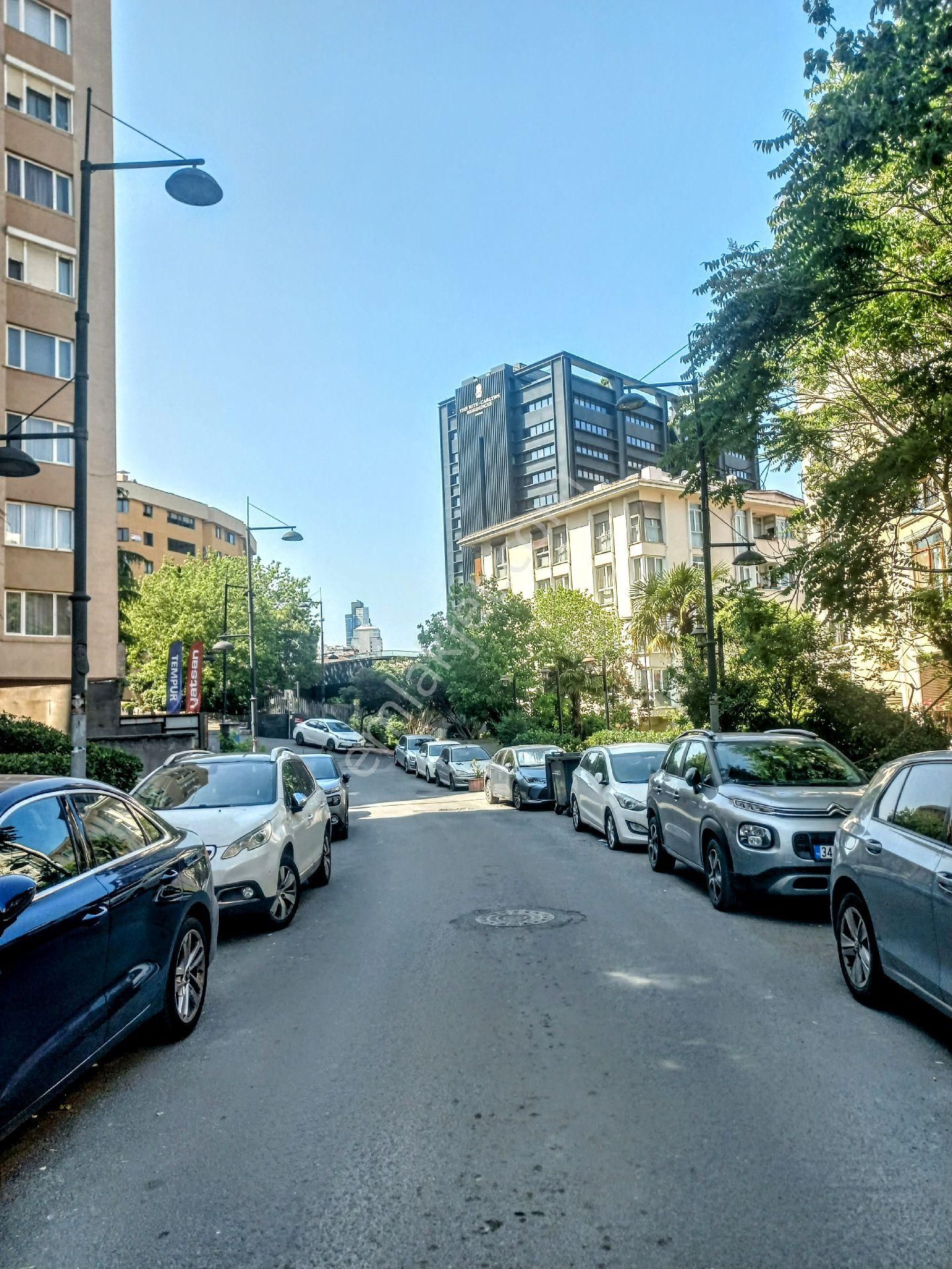 Erkutun'dan, Boş ! Nişantaşı Valikonağı Cad. Rıtz Carlton Devamında Satılık Daire