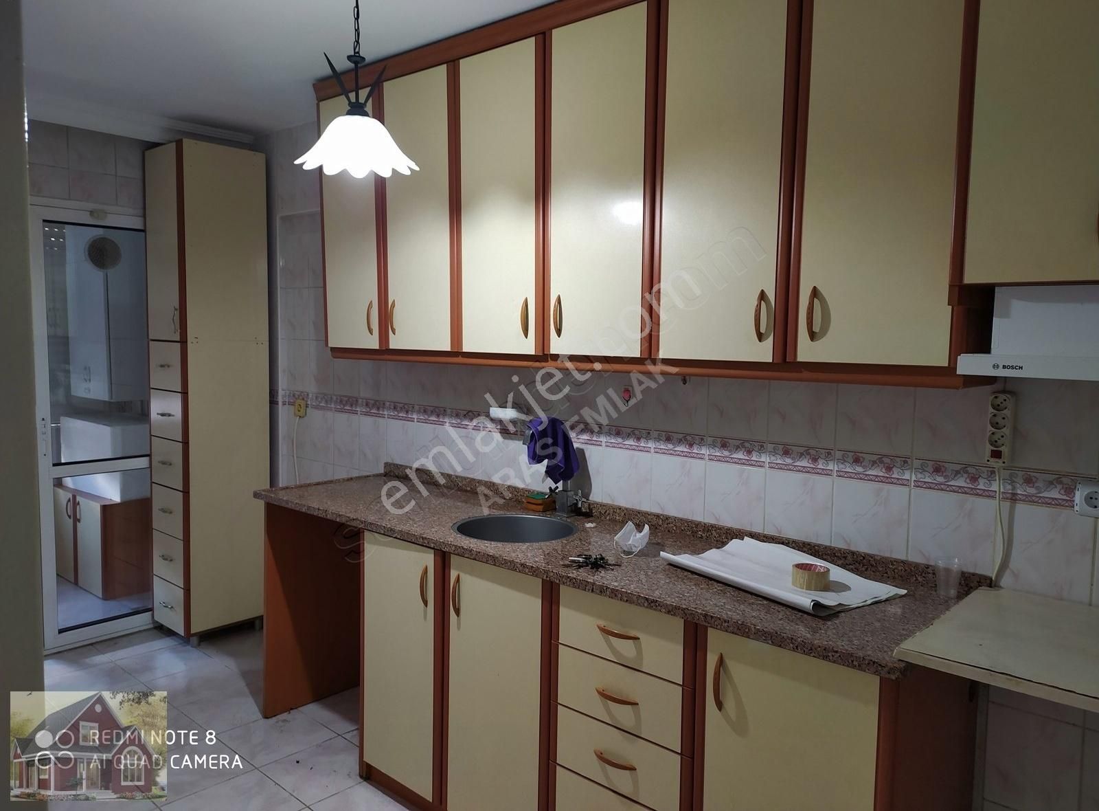İzmir Karşıyaka Şemikler'de Satılık 3+1 130 M2 D.gazlı Daire
