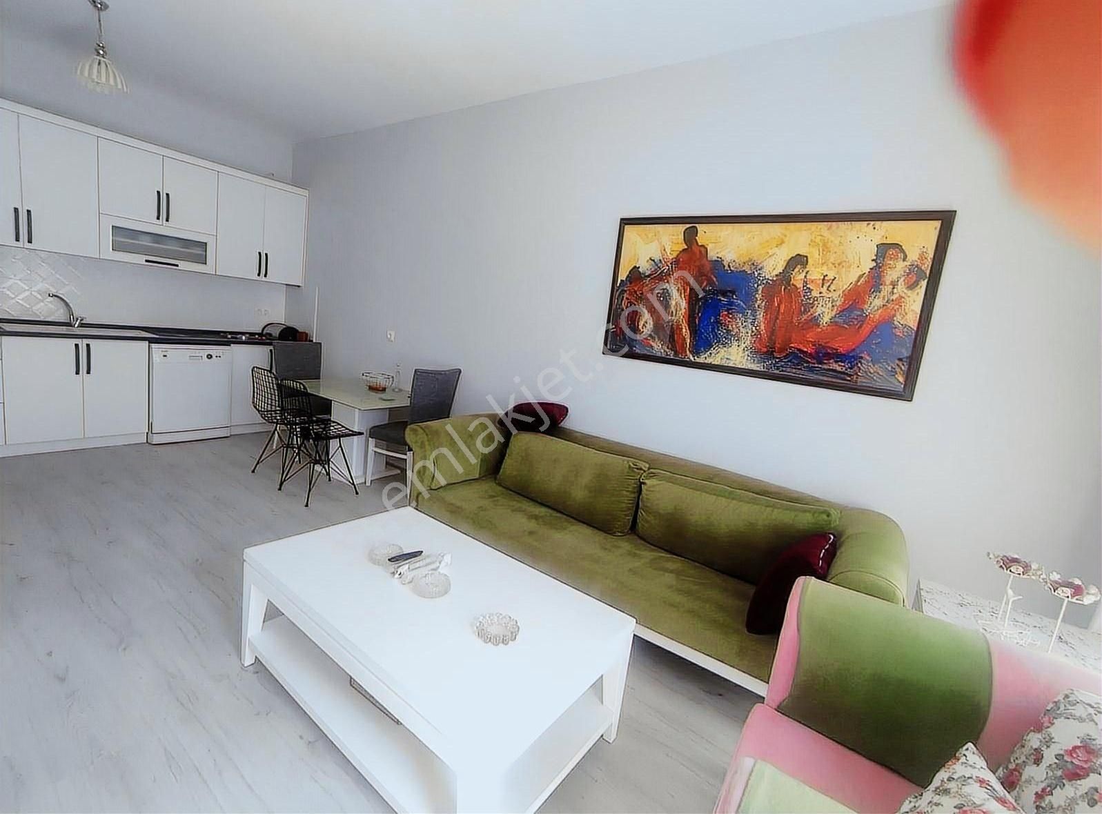 Tuzla'da Kordona Çok Yakın 1+1 Esyali Kiralik Daire