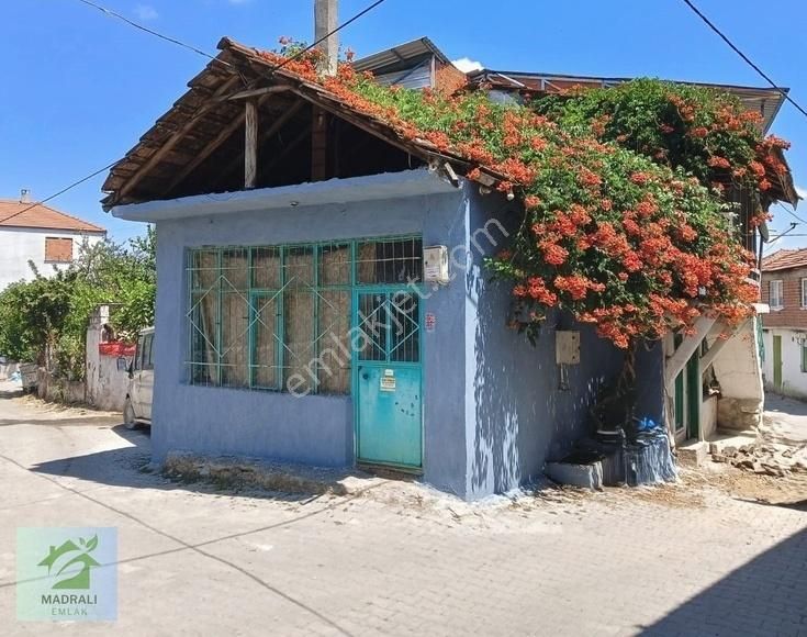 Madralıdan İvrindi Çukurlar Köyünde Satılık Ev