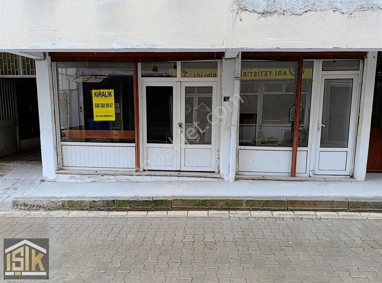 Işık//beyazıtoğlu İş Merkezinde Kiralık 30 M2 Dükkan