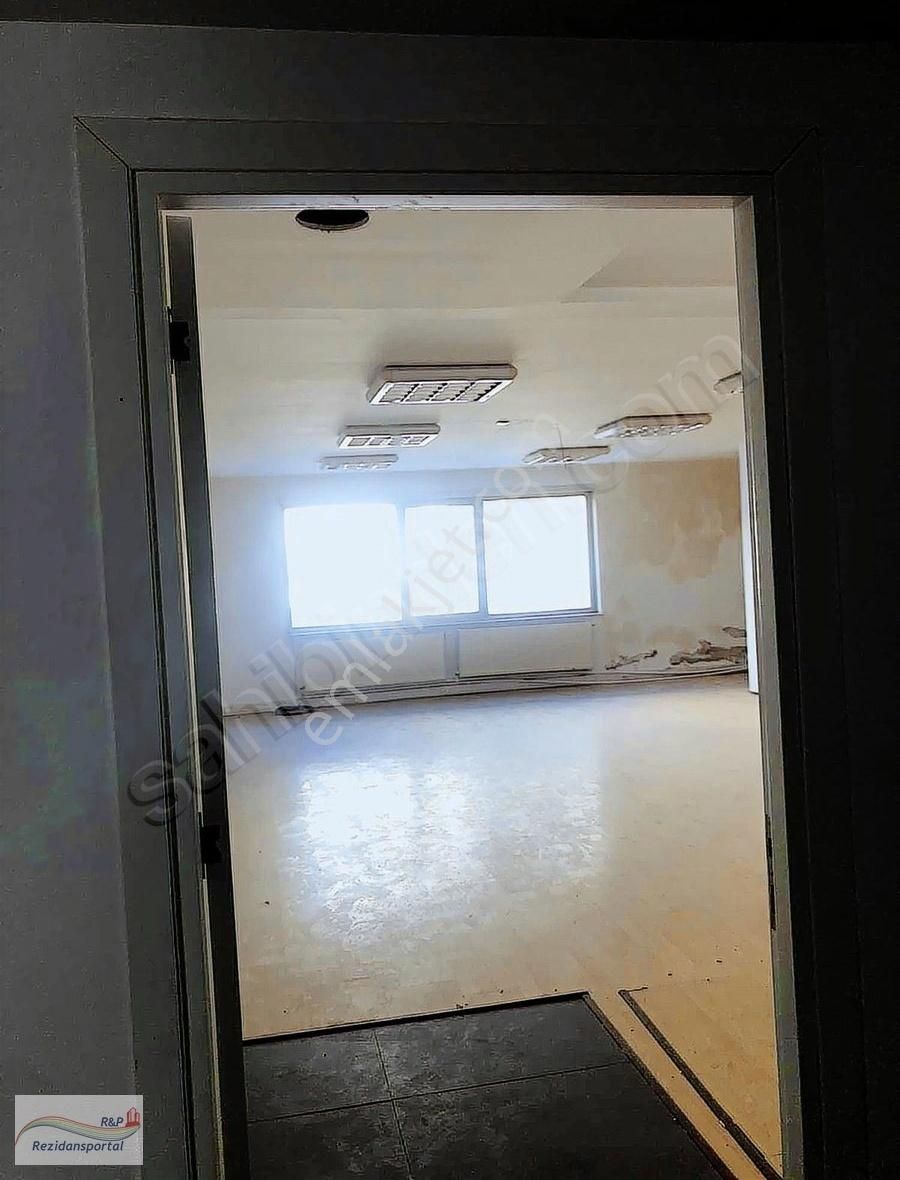 Fulyada Açık Teraslı 2. Kat Kiralık 1400 M2 Mağaza